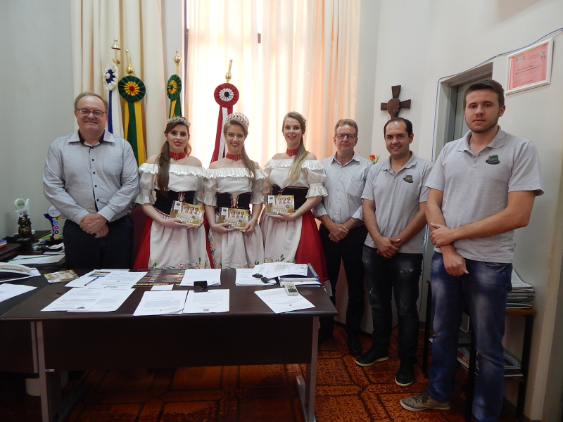 COMITIVA DA 3ª FESTA DO IMIGRANTE VISITAM O MUNICÍPIO